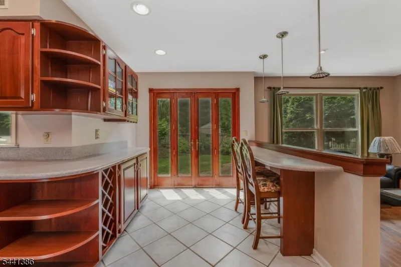 16 Woodland Ter Bloomsbury, NJ 08804