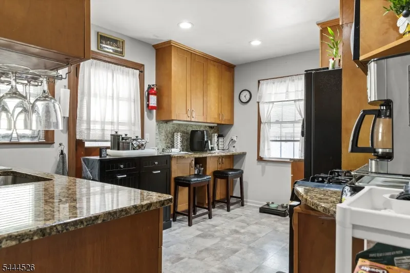 1147 Passaic Ave Linden City, NJ 07036