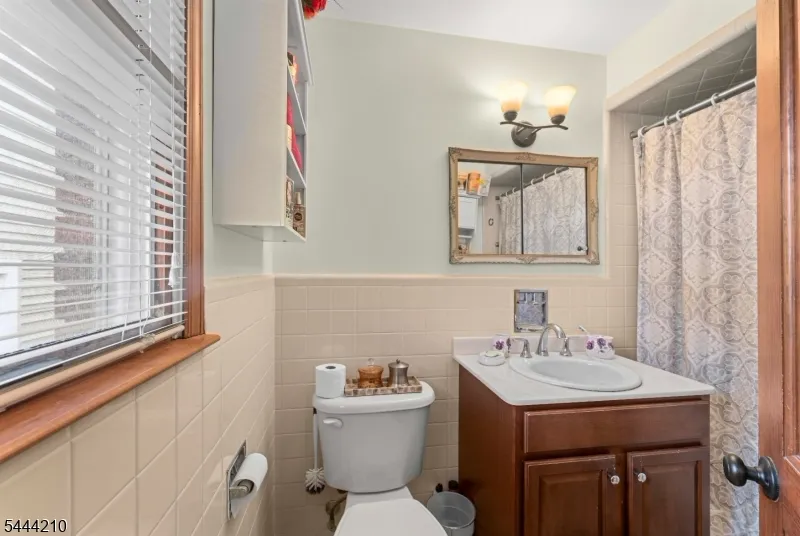 606 Knopf St Linden City, NJ 07036