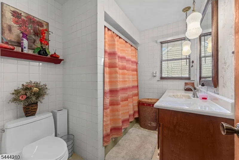 606 Knopf St Linden City, NJ 07036