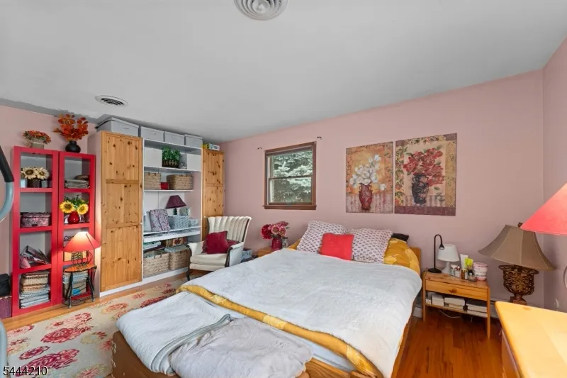 606 Knopf St Linden City, NJ 07036