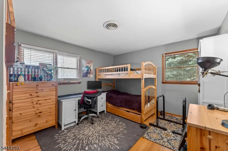 606 Knopf St Linden City, NJ 07036