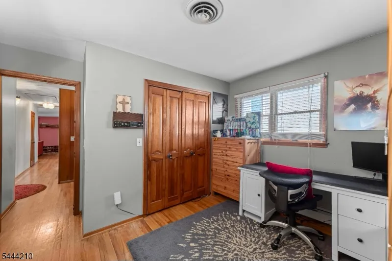 606 Knopf St Linden City, NJ 07036