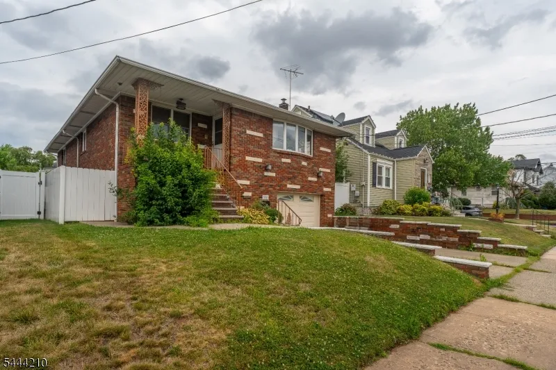 606 Knopf St Linden City, NJ 07036