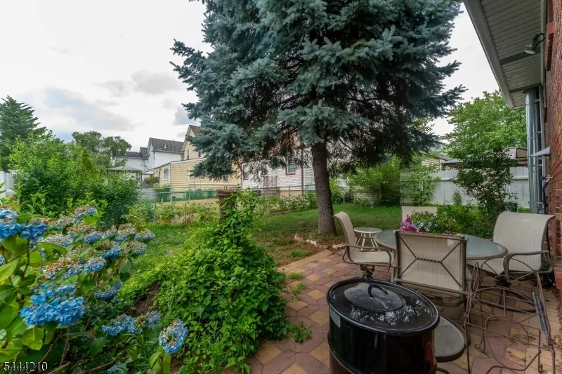 606 Knopf St Linden City, NJ 07036