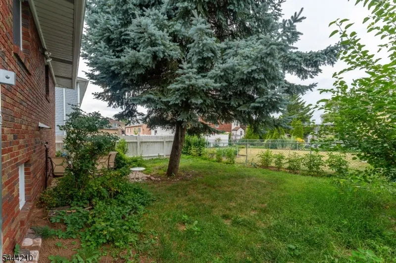 606 Knopf St Linden City, NJ 07036