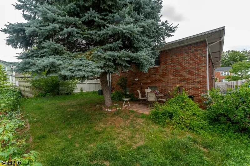 606 Knopf St Linden City, NJ 07036