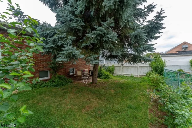 606 Knopf St Linden City, NJ 07036
