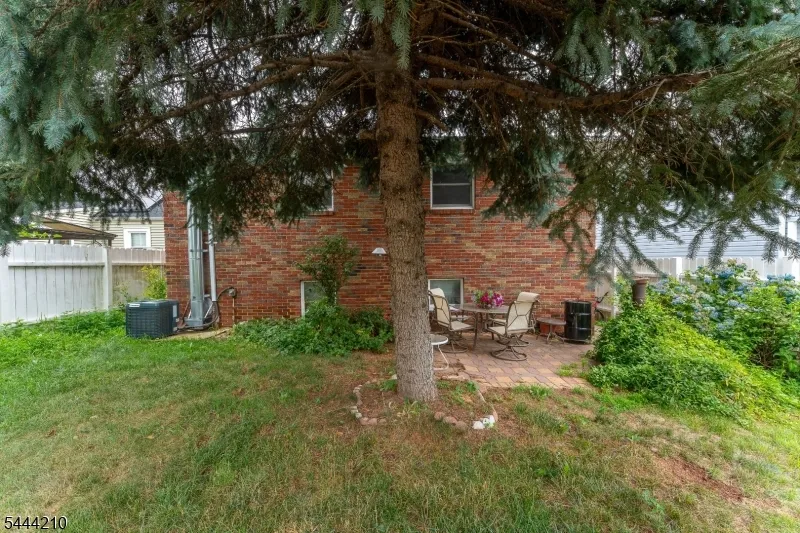 606 Knopf St Linden City, NJ 07036