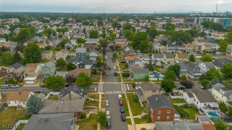 606 Knopf St Linden City, NJ 07036