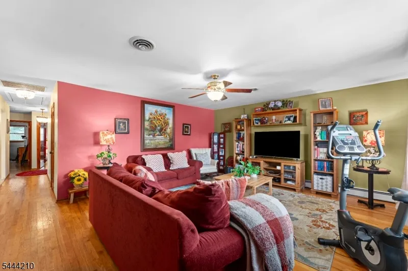 606 Knopf St Linden City, NJ 07036