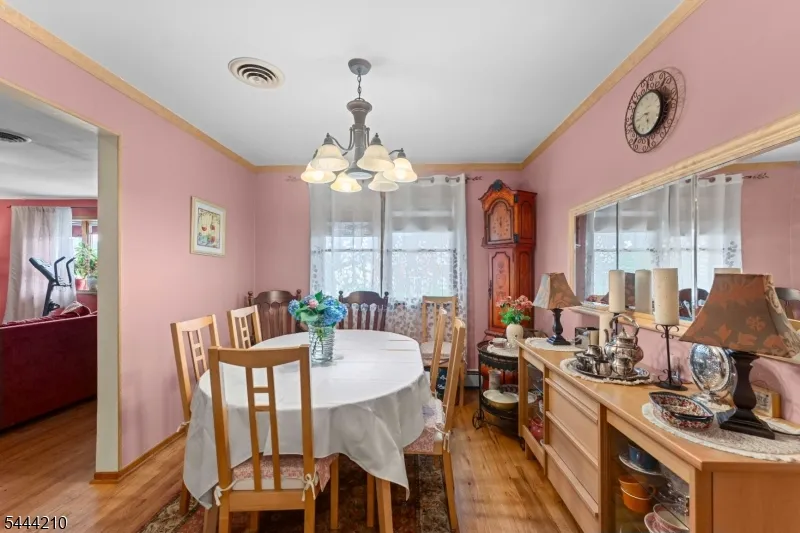 606 Knopf St Linden City, NJ 07036