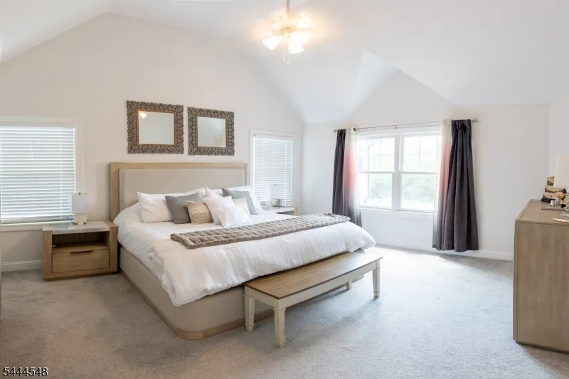 67 Bluffs Ct Hamburg, NJ 07419