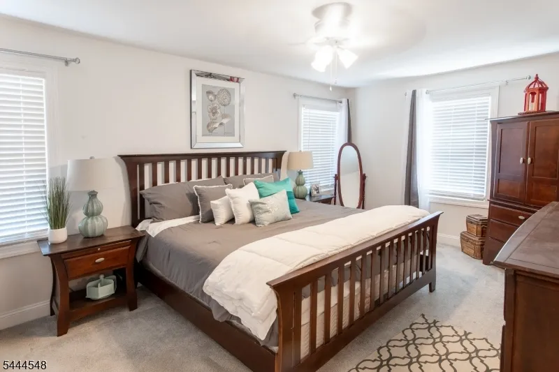 67 Bluffs Ct Hamburg, NJ 07419