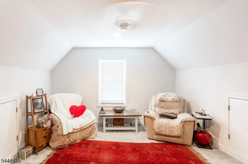 67 Bluffs Ct Hamburg, NJ 07419