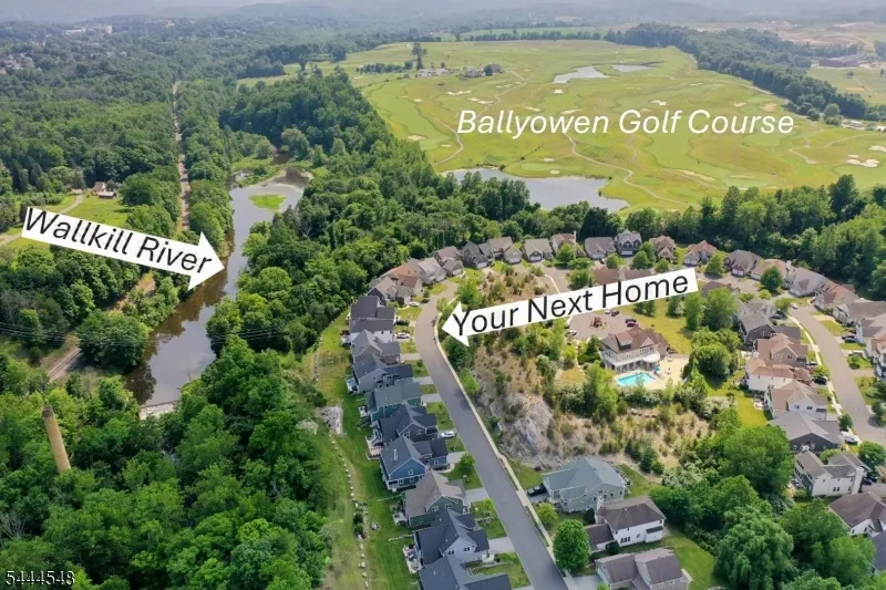 67 Bluffs Ct Hamburg, NJ 07419