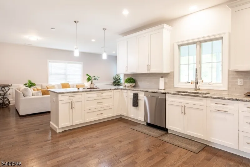 67 Bluffs Ct Hamburg, NJ 07419