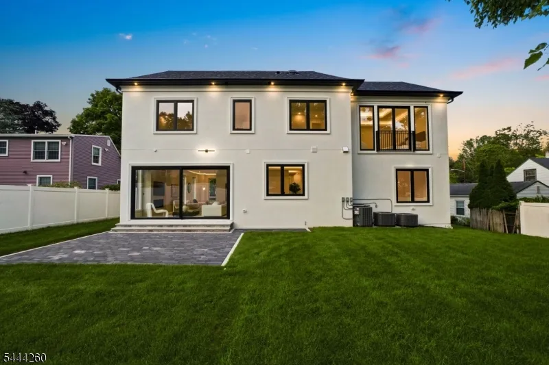 244 Washington Pl Paramus, NJ 07652