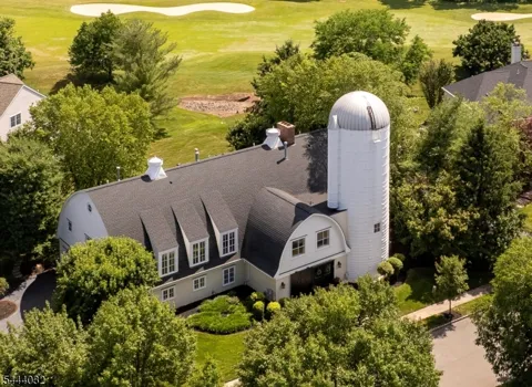 8 Flanders Valley Ct