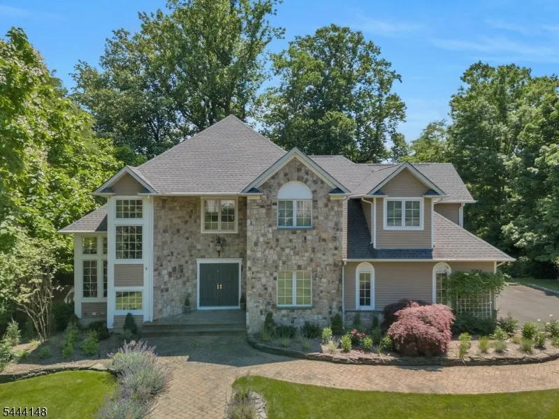 18 BAYVIEW TERRACE Green Brook, NJ 08812