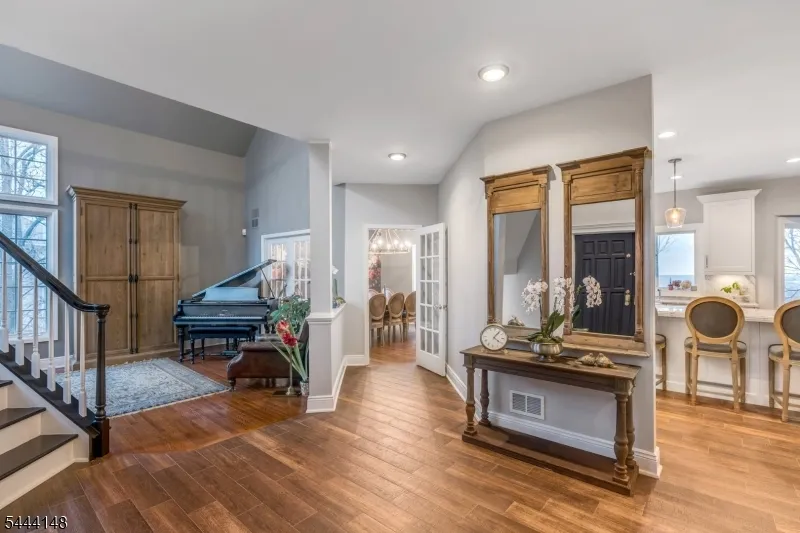 18 BAYVIEW TERRACE Green Brook, NJ 08812