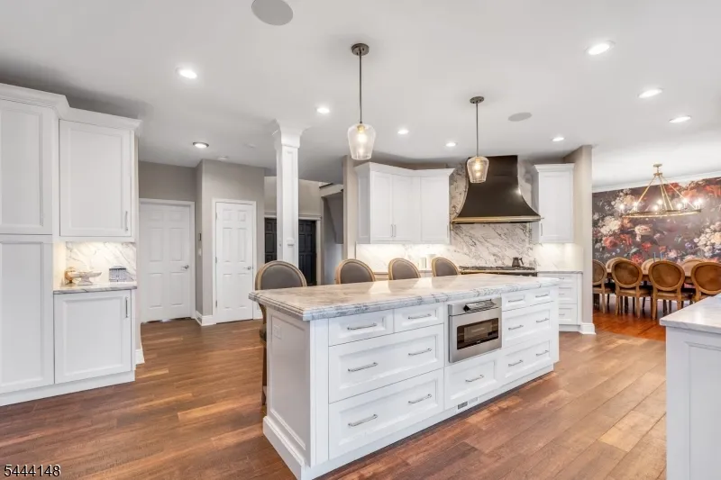 18 BAYVIEW TERRACE Green Brook, NJ 08812