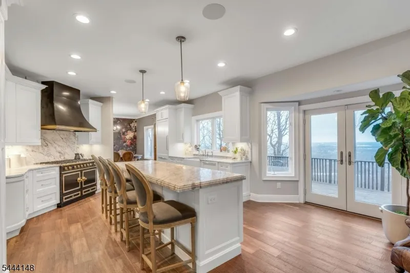 18 BAYVIEW TERRACE Green Brook, NJ 08812