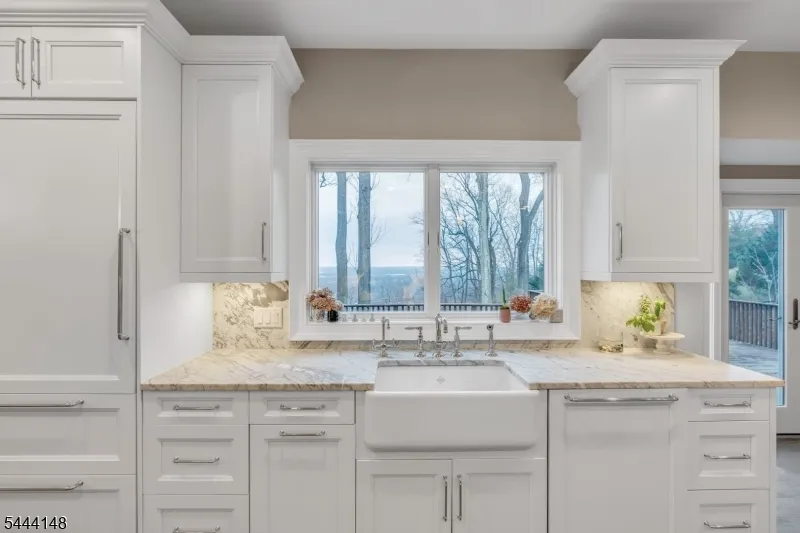 18 BAYVIEW TERRACE Green Brook, NJ 08812