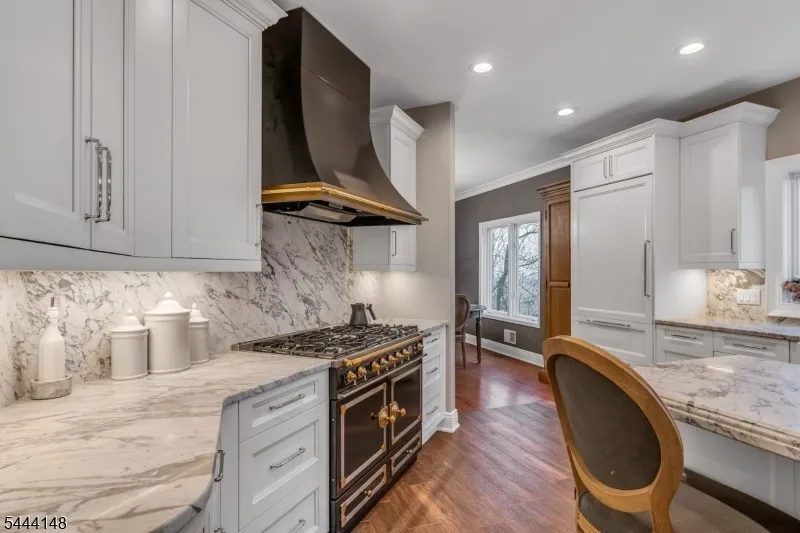 18 BAYVIEW TERRACE Green Brook, NJ 08812