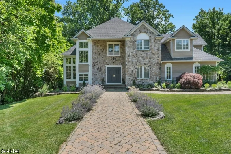 18 BAYVIEW TERRACE Green Brook, NJ 08812