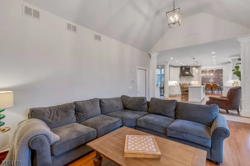 18 BAYVIEW TERRACE Green Brook, NJ 08812