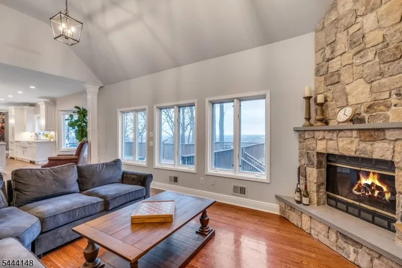 18 BAYVIEW TERRACE Green Brook, NJ 08812