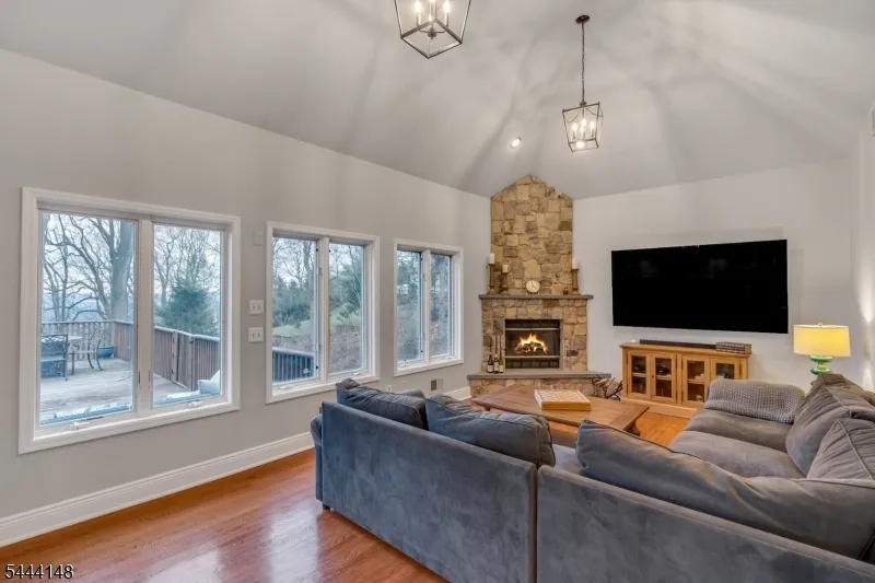 18 BAYVIEW TERRACE Green Brook, NJ 08812