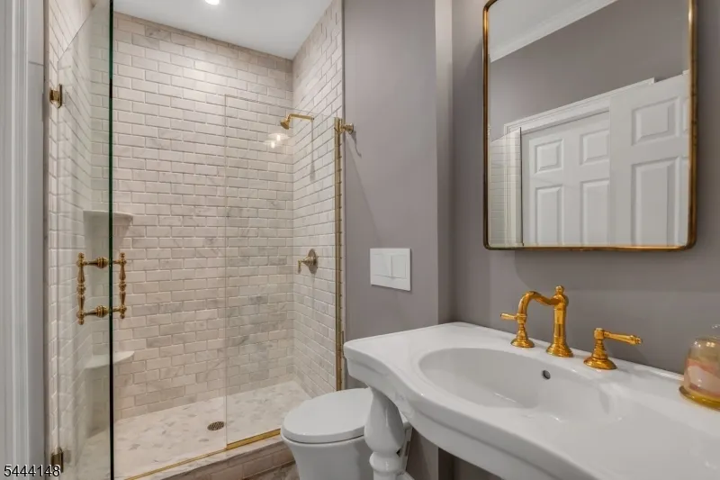 18 BAYVIEW TERRACE Green Brook, NJ 08812