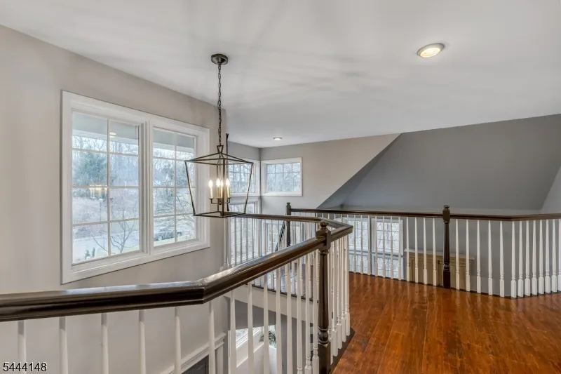18 BAYVIEW TERRACE Green Brook, NJ 08812