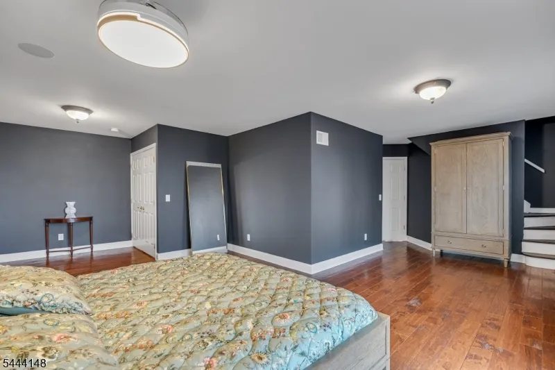 18 BAYVIEW TERRACE Green Brook, NJ 08812