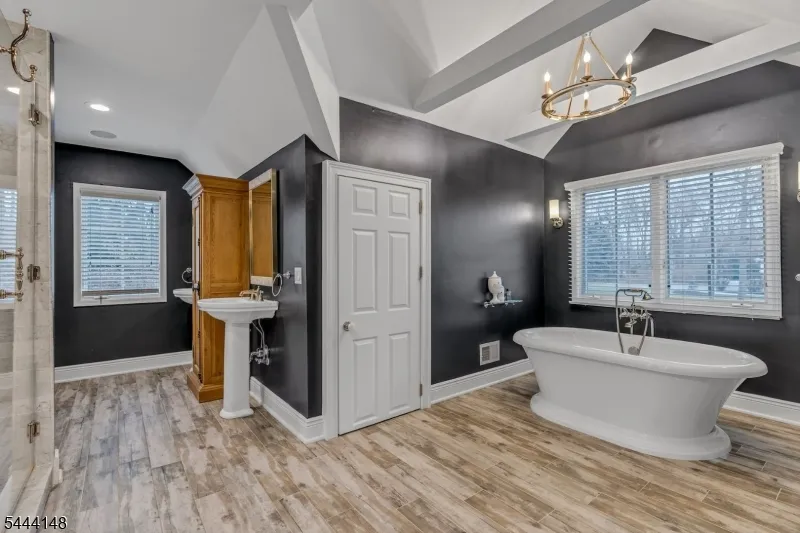 18 BAYVIEW TERRACE Green Brook, NJ 08812
