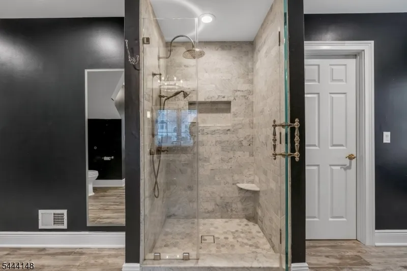 18 BAYVIEW TERRACE Green Brook, NJ 08812