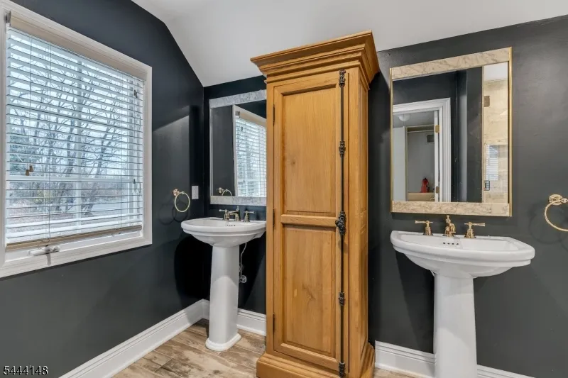 18 BAYVIEW TERRACE Green Brook, NJ 08812