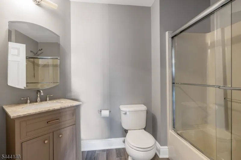 18 BAYVIEW TERRACE Green Brook, NJ 08812