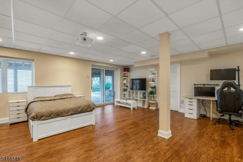 18 BAYVIEW TERRACE Green Brook, NJ 08812