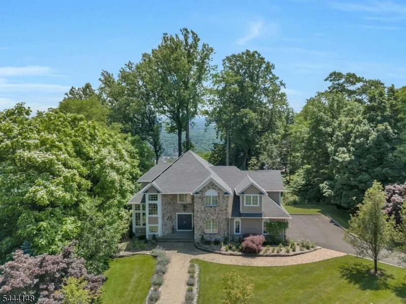 18 BAYVIEW TERRACE Green Brook, NJ 08812