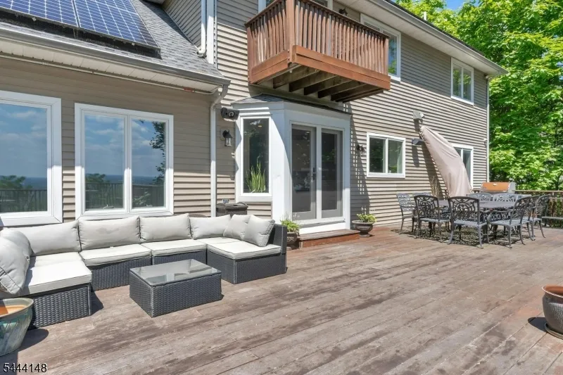 18 BAYVIEW TERRACE Green Brook, NJ 08812