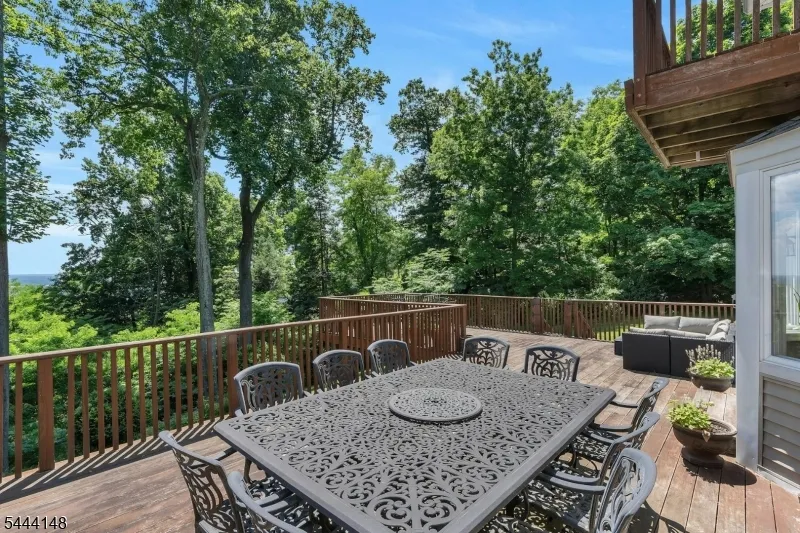 18 BAYVIEW TERRACE Green Brook, NJ 08812
