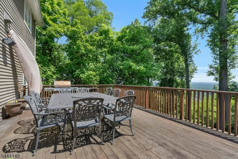 18 BAYVIEW TERRACE Green Brook, NJ 08812