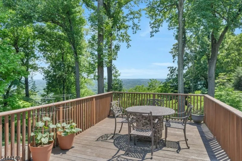 18 BAYVIEW TERRACE Green Brook, NJ 08812