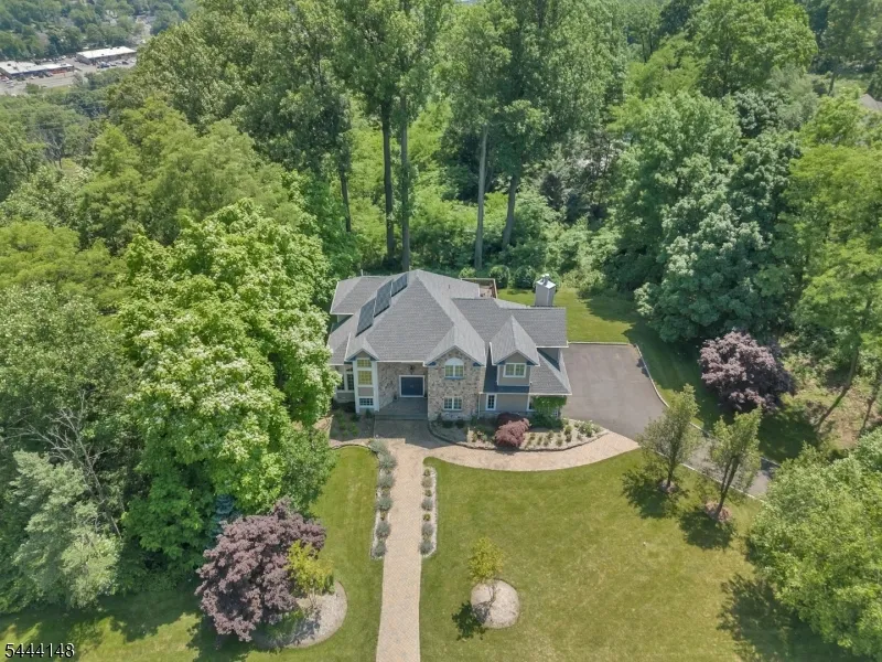 18 BAYVIEW TERRACE Green Brook, NJ 08812