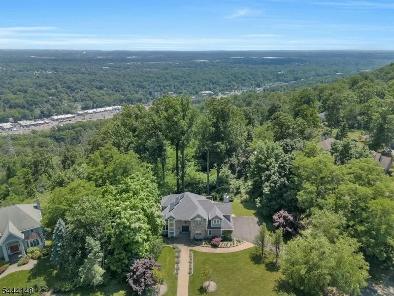 18 BAYVIEW TERRACE Green Brook, NJ 08812