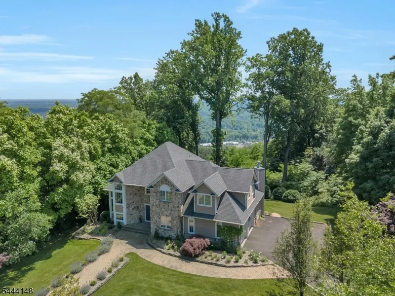 18 BAYVIEW TERRACE Green Brook, NJ 08812