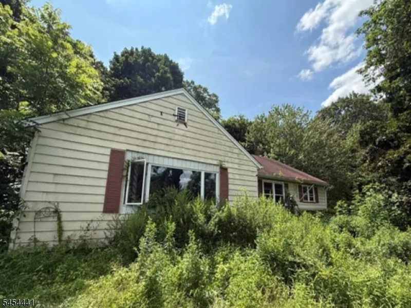 37 Hope Rd Liberty, NJ 07838